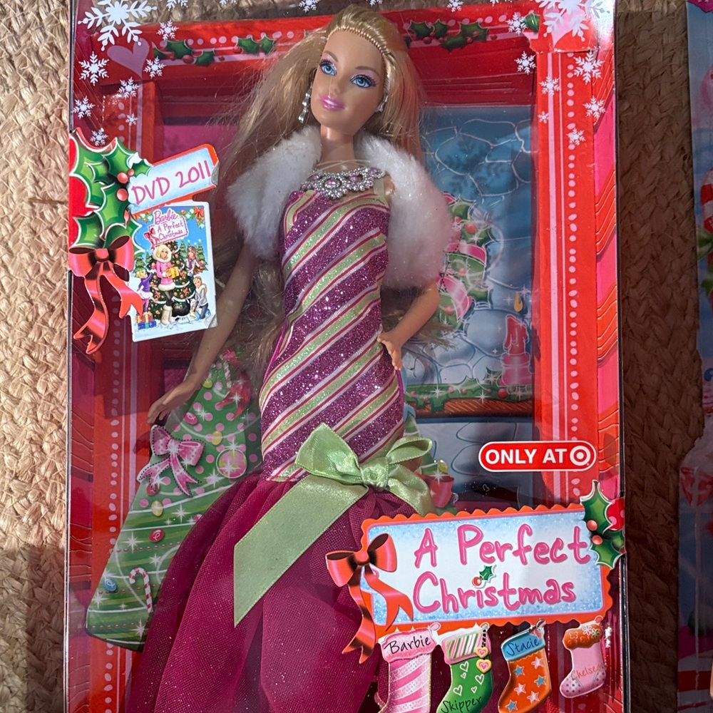 Barbie’s -Lot of 4 Christmas Barbie’s - Picture 5 of 5